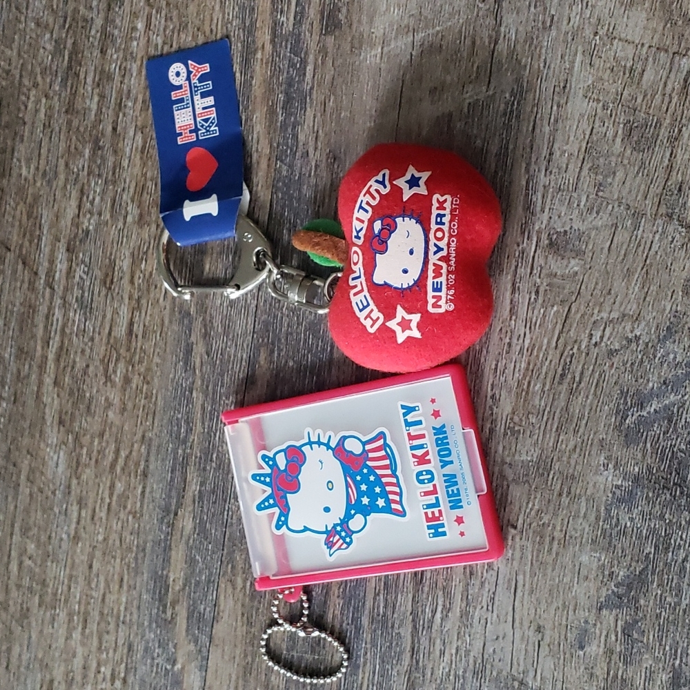 Sanrio New York Hello Kitty key chain set